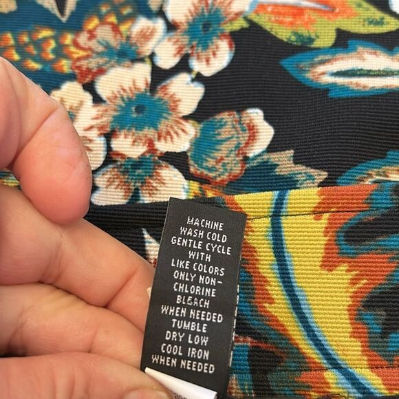 INC International Concepts black floral front zip mini skirt Size 10P EUC - Picture 7 of 8